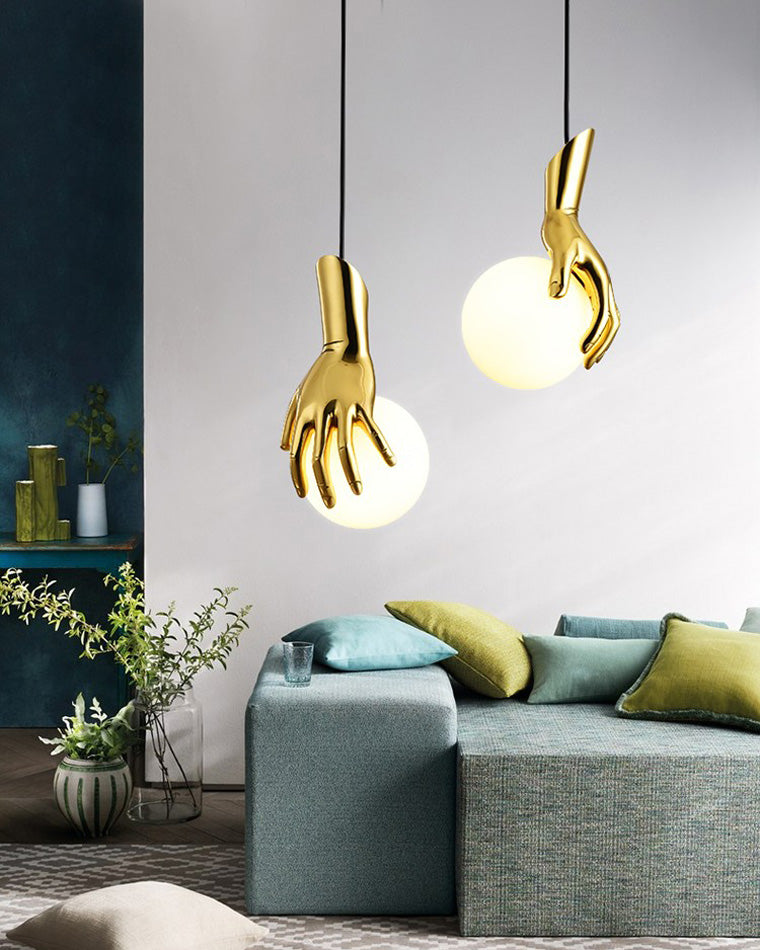 Lámpara colgante WOMO de latón con globo terráqueo en la mano - WM2152