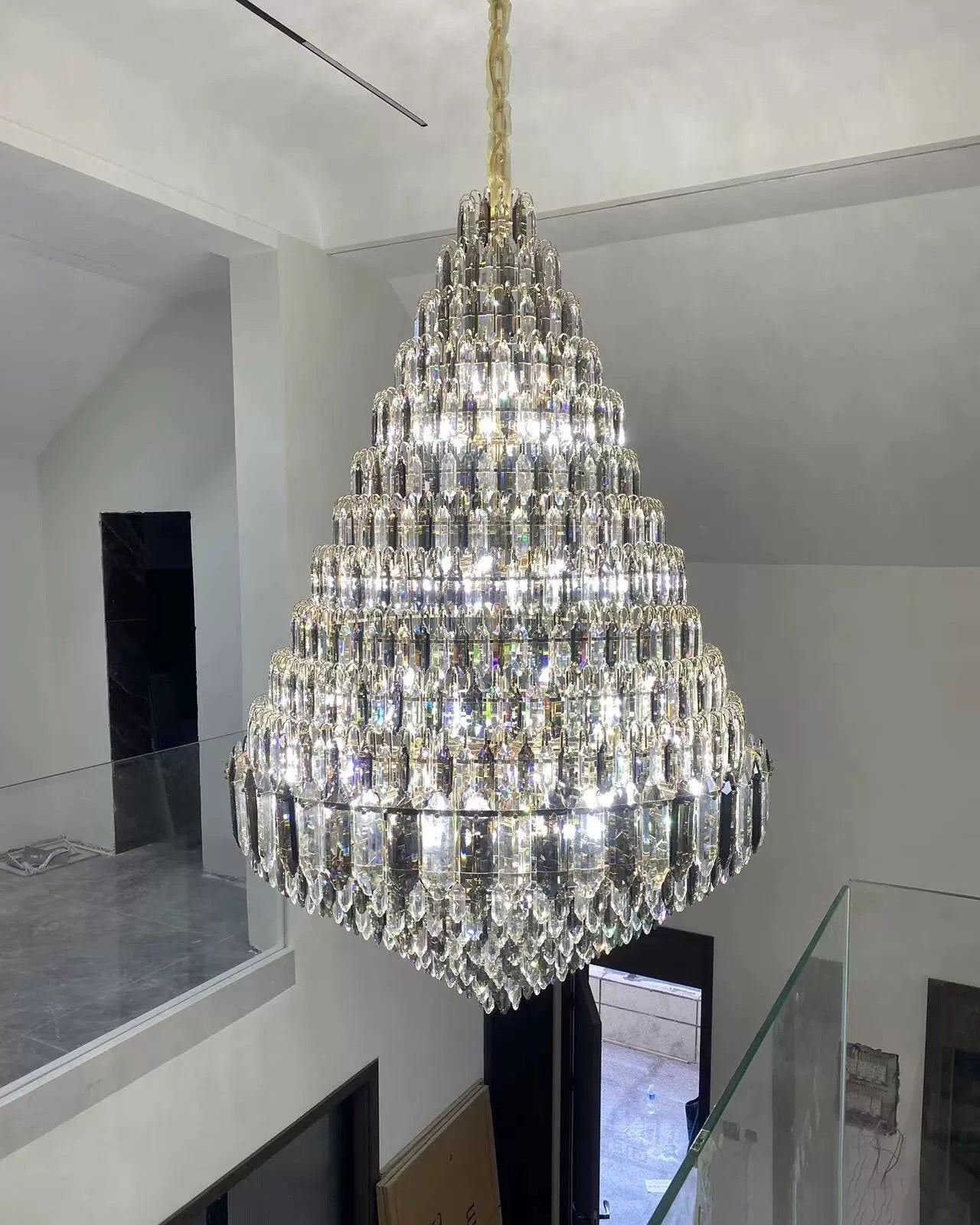 Lámpara de araña de cristal cónica escalonada WOMO para vestíbulo - WM2384