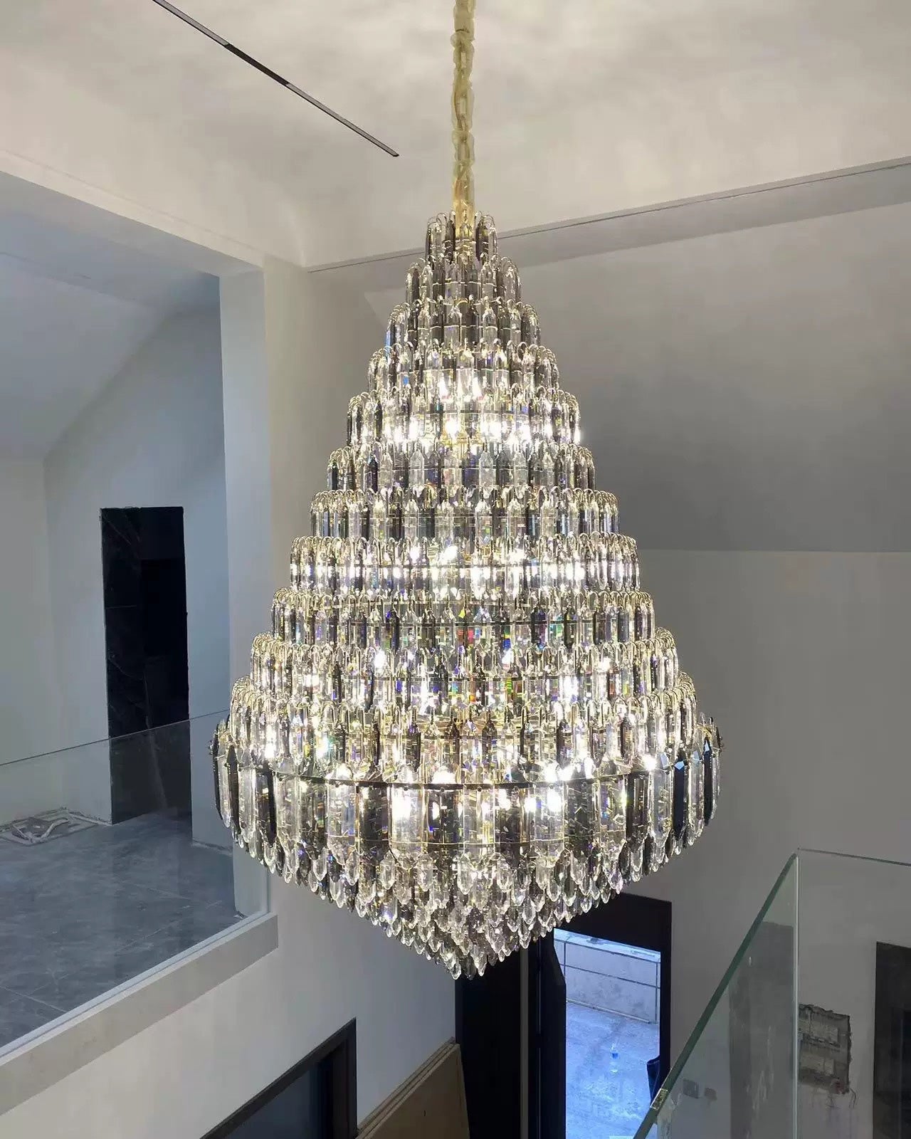 Lámpara de araña de cristal cónica escalonada WOMO para vestíbulo - WM2384