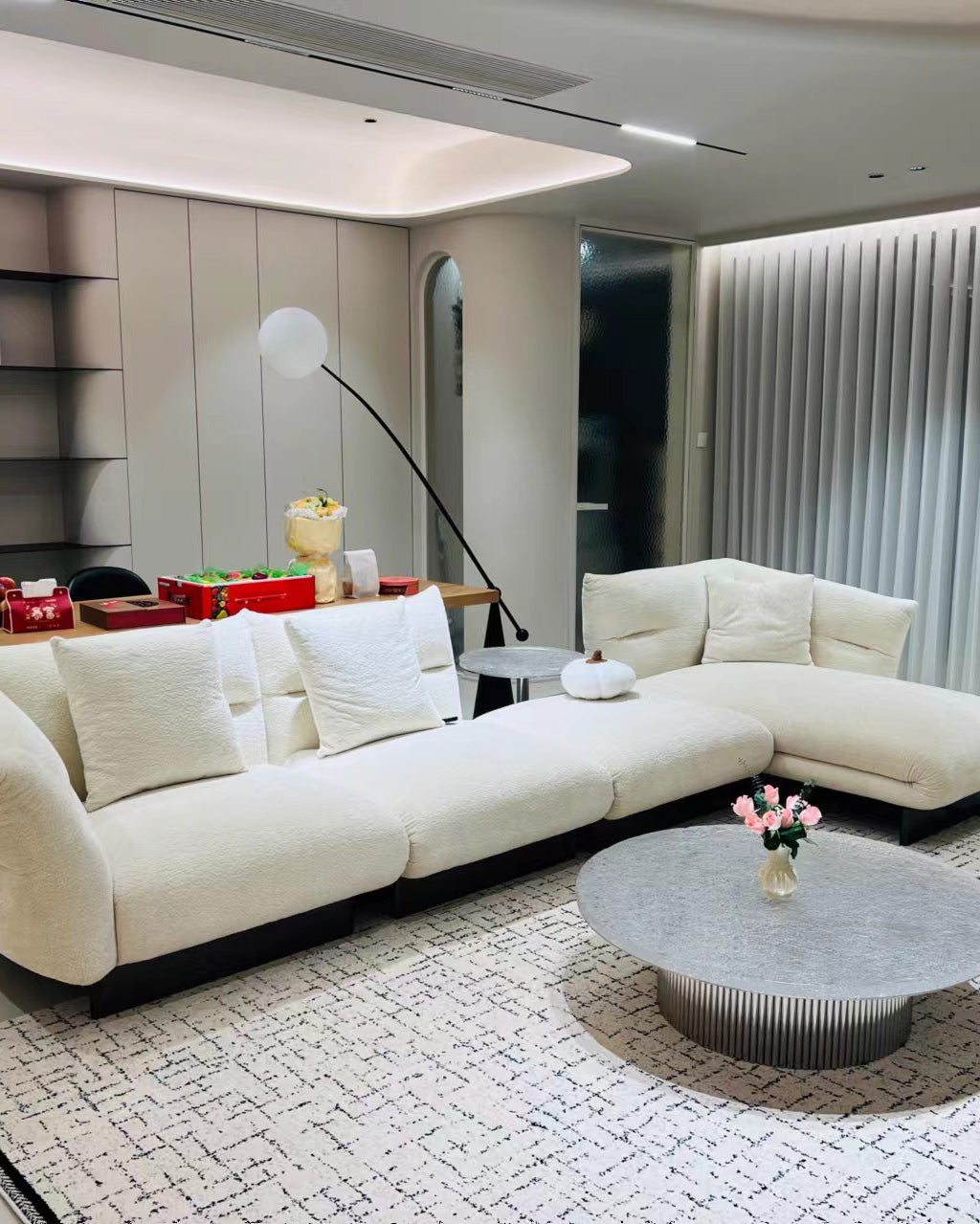 WOMO Cantilever Floor Lamp with Glass Globe - WM7129