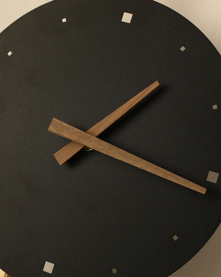Reloj de pared escultural WOMO con luz LED-WM6087