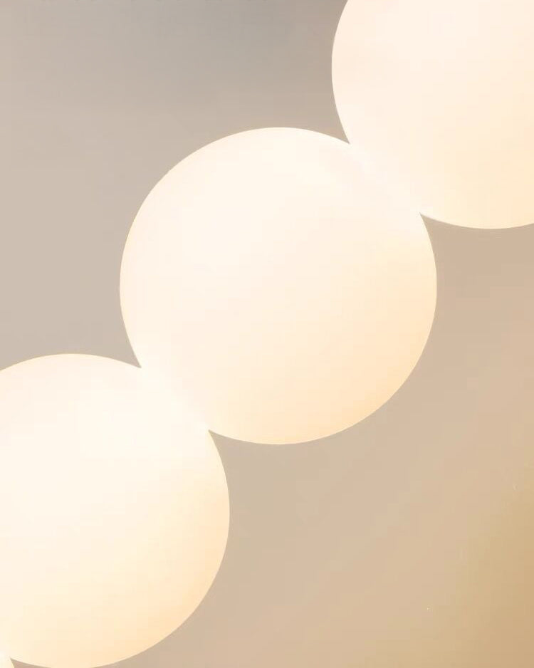 Aplique de pared alto WOMO con globo de cristal blanco - WM6141