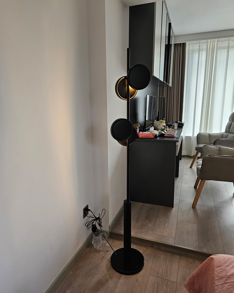 Lámpara de pie WOMO negra con poste - WM7037