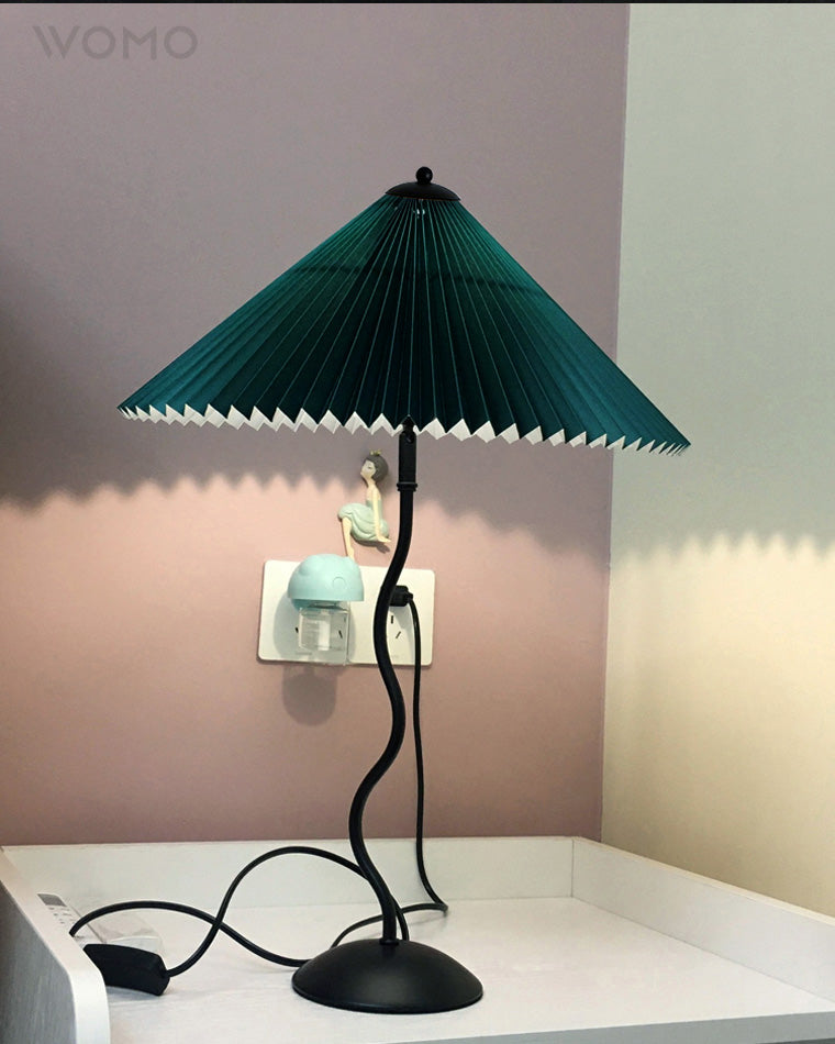 Lámpara de mesa WOMO con pliegues ondulados - WM8001