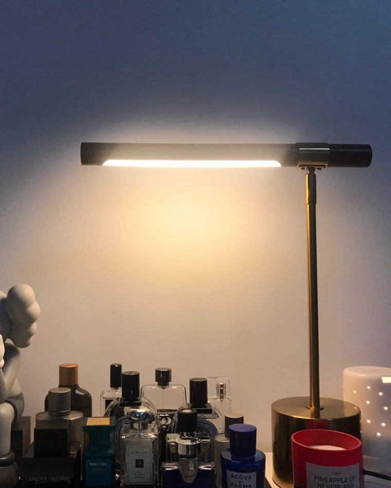 Lámpara de mesa voladiza WOMO con aspecto de nogal - WM8010
