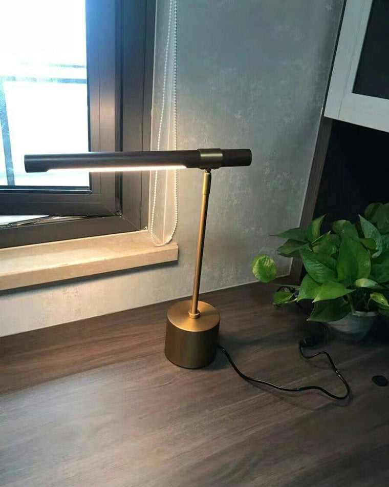 Lámpara de mesa voladiza WOMO con aspecto de nogal - WM8010