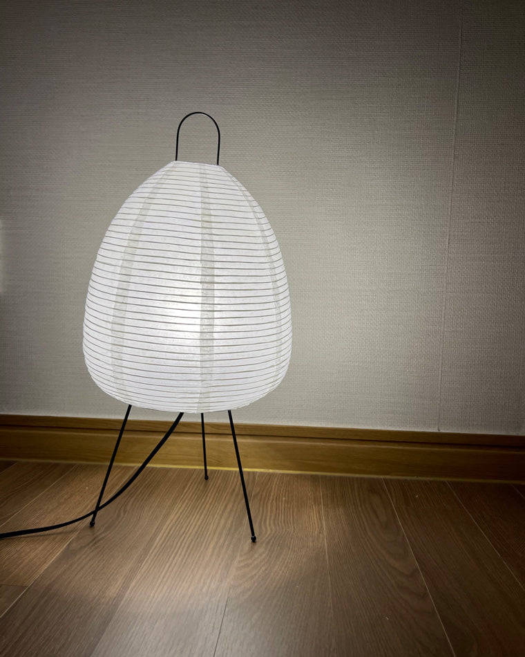 Lámpara de mesa tipo farol de papel con trípode japonés WOMO-WM8023