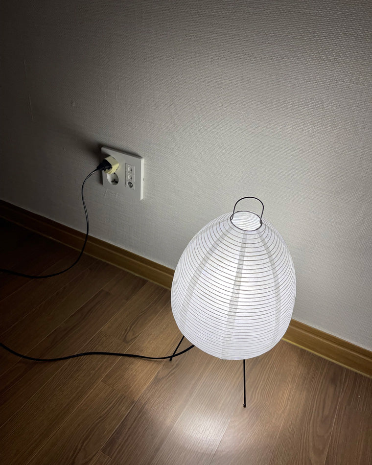 Lámpara de mesa tipo farol de papel con trípode japonés WOMO-WM8023