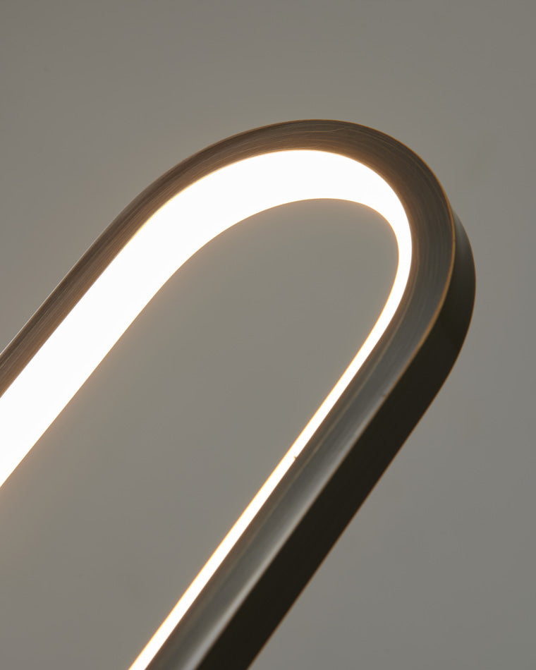 Lámpara de mesa LED ovalada larga WOMO de latón - WM8034