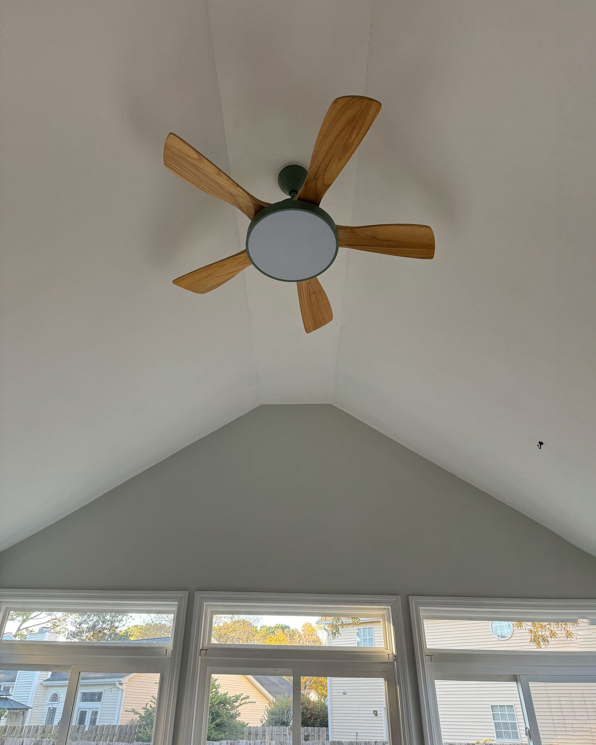 WOMO Ventilador de techo escandinavo reversible con luz - WM5002